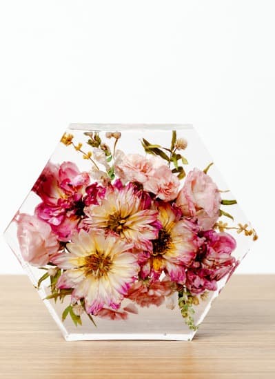 Peça da Linha Decor com flores preservadas