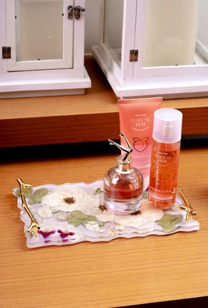 Peça da Linha Home com flores preservadas