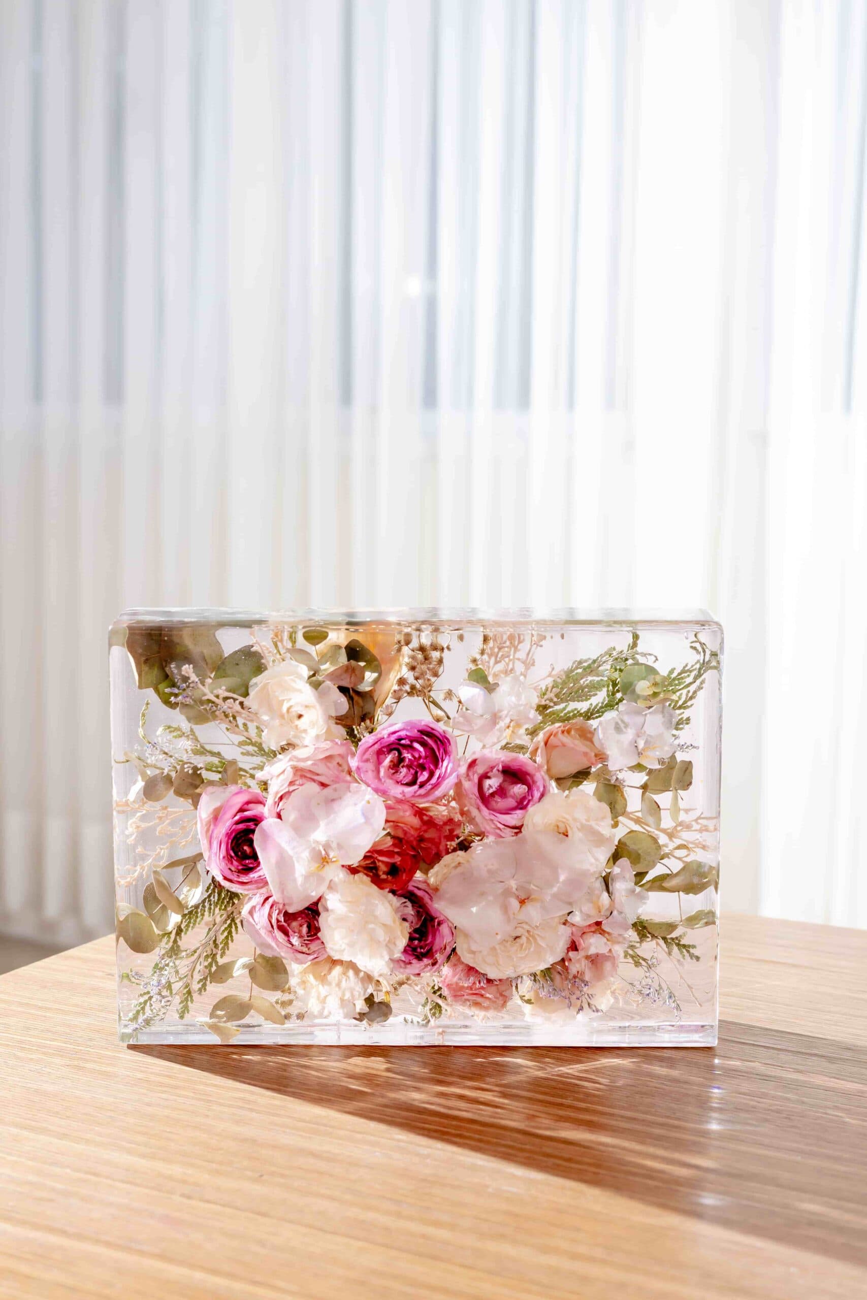 Peça da Linha Premium da TileArte com flores preservadas